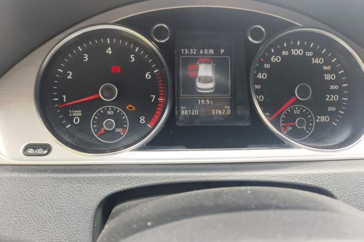 Used Volkswagen FAW-Volkswagen CC 2015 1.8TSI Luxury Model Odometer Close Up