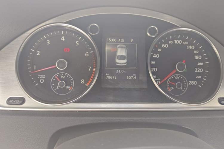 Used Volkswagen FAW-Volkswagen CC 2015 2.0 TSI Luxury Model Odometer Close Up