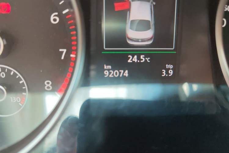 Used Volkswagen FAW-Volkswagen CC 2015 1.8TSI Luxury Model Odometer Close Up