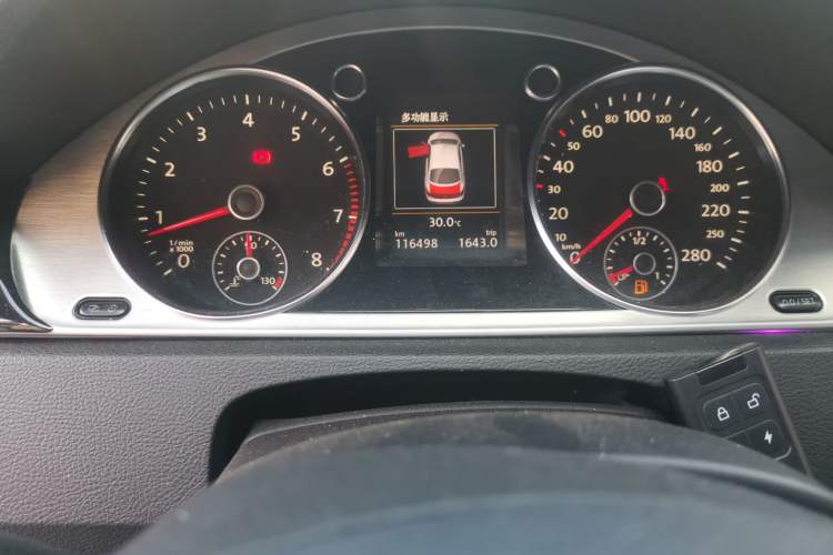 Used Volkswagen FAW-Volkswagen CC 2015 2.0 TSI Luxury Model Odometer Close Up