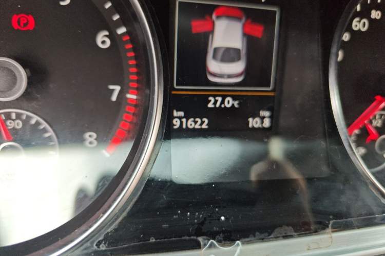 Used Volkswagen FAW-Volkswagen CC 2015 1.8TSI Luxury Model Odometer Close Up