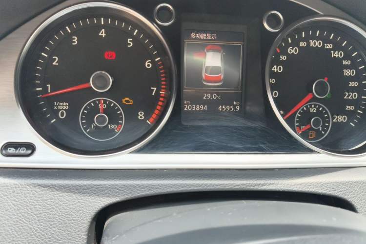 Used Volkswagen FAW-Volkswagen CC 2015 1.8TSI Luxury Model Odometer Close Up