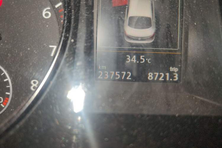 Used Volkswagen FAW-Volkswagen CC 2015 2.0 TSI Ultimate Model Odometer Close Up