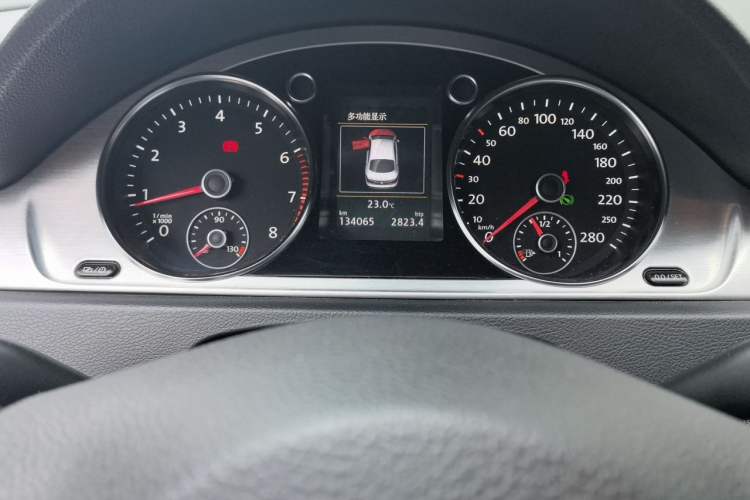 Used Volkswagen FAW-Volkswagen CC 2015 1.8TSI Luxury Model Odometer Close Up