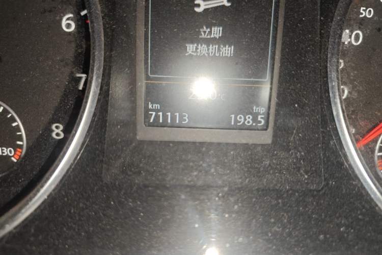 Used Volkswagen FAW-Volkswagen CC 2015 1.8TSI Luxury Model Odometer Close Up