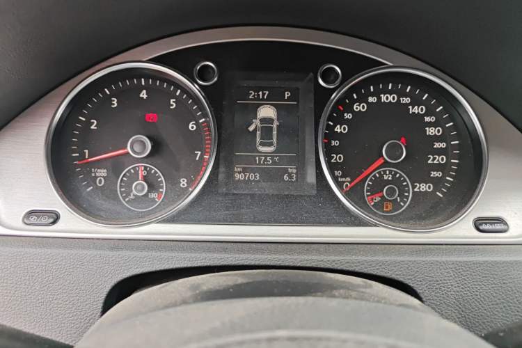 Used Volkswagen FAW-Volkswagen CC 2015 1.8TSI Prestige Model Odometer Close Up