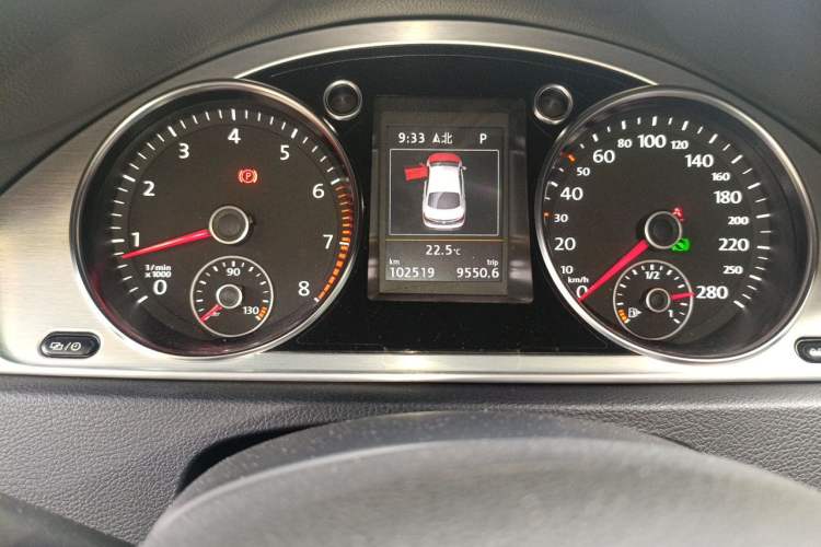 Used Volkswagen FAW-Volkswagen CC 2015 1.8TSI Luxury Model Odometer Close Up