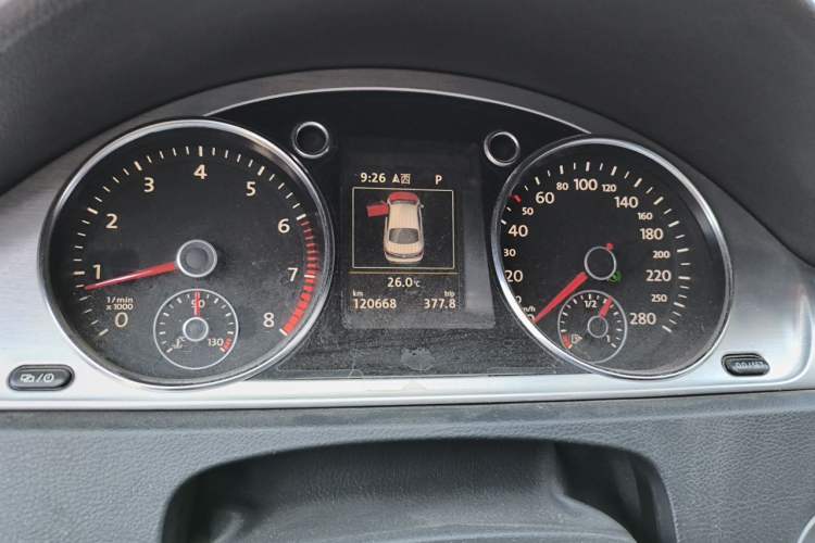 Used Volkswagen FAW-Volkswagen CC 2015 1.8TSI Luxury Model Odometer Close Up