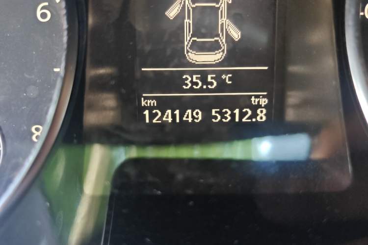 Used Volkswagen FAW-Volkswagen CC 2015 1.8TSI Prestige Model Odometer Close Up