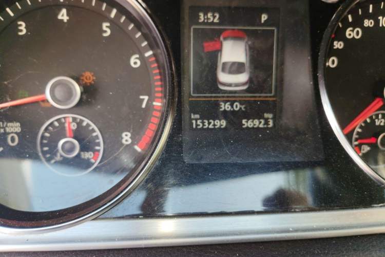 Used Volkswagen FAW-Volkswagen CC 2015 2.0 TSI Ultimate Model Odometer Close Up