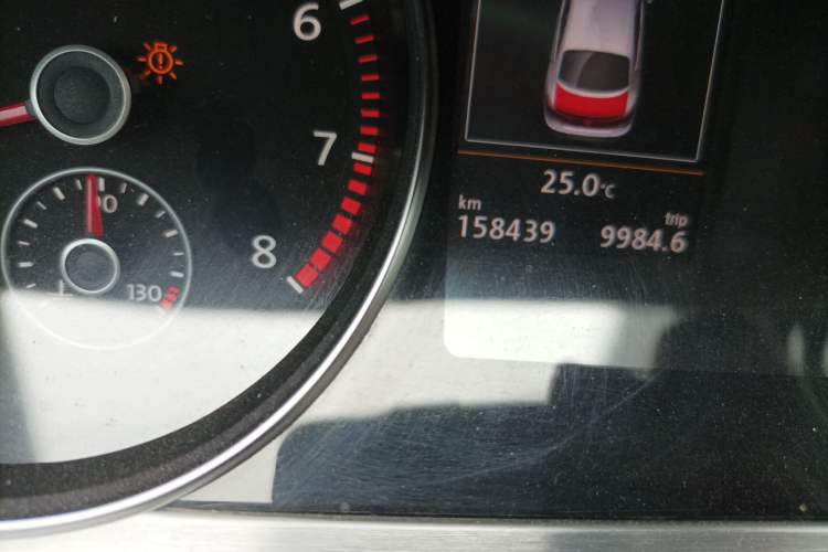 Used Volkswagen FAW-Volkswagen CC 2015 2.0 TSI Luxury Model Odometer Close Up