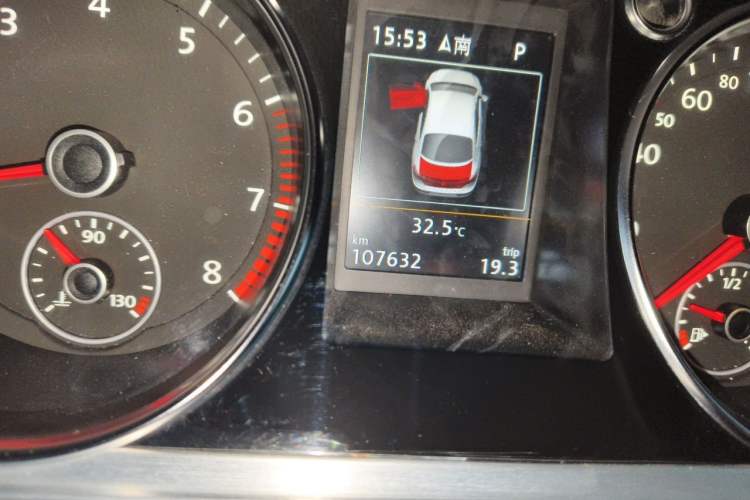 Used Volkswagen FAW-Volkswagen CC 2015 2.0 TSI Luxury Model Odometer Close Up