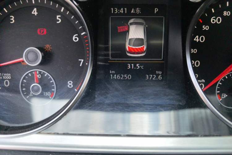 Used Volkswagen FAW-Volkswagen CC 2015 1.8TSI Luxury Model Odometer Close Up