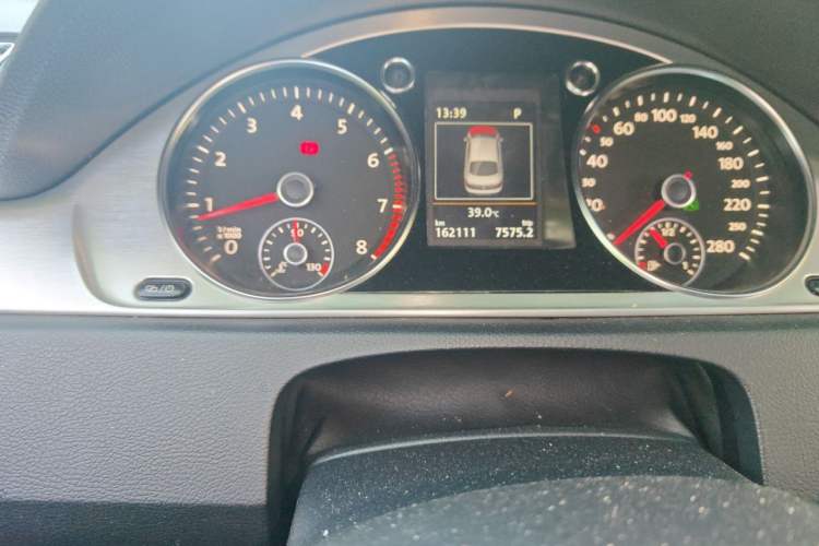 Used Volkswagen FAW-Volkswagen CC 2015 1.8TSI Luxury Model Odometer Close Up