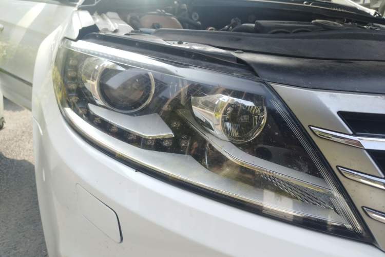 Used Volkswagen FAW-Volkswagen CC 2015 3.0 FSI V6 Right Front Headlight