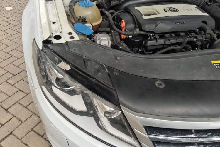 Used Volkswagen FAW-Volkswagen CC 2015 1.8TSI Luxury Model Right Front Headlight