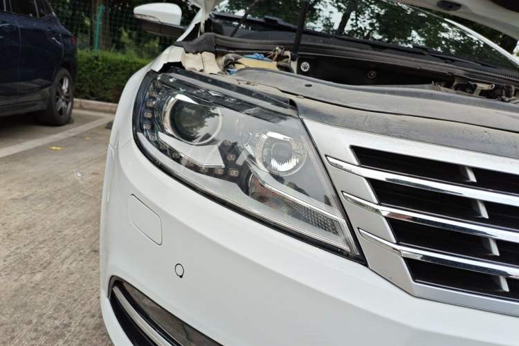 Used Volkswagen FAW-Volkswagen CC 2015 1.8TSI Luxury Model Right Front Headlight