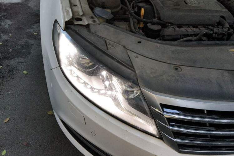 Used Volkswagen FAW-Volkswagen CC 2015 1.8TSI Luxury Model Right Front Headlight