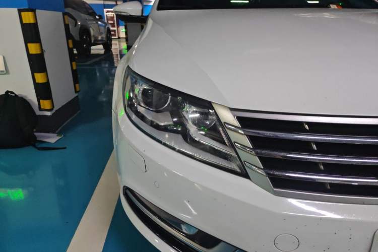 Used Volkswagen FAW-Volkswagen CC 2015 1.8TSI Luxury Model Right Front Headlight