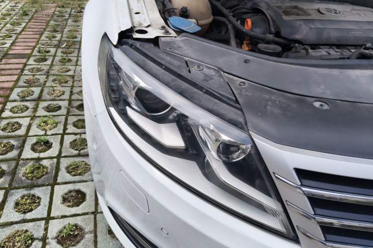 Used Volkswagen FAW-Volkswagen CC 2015 1.8TSI Luxury Model Right Front Headlight