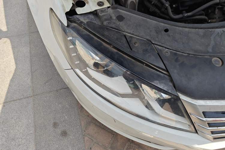 Used Volkswagen FAW-Volkswagen CC 2015 1.8TSI Luxury Model Right Front Headlight