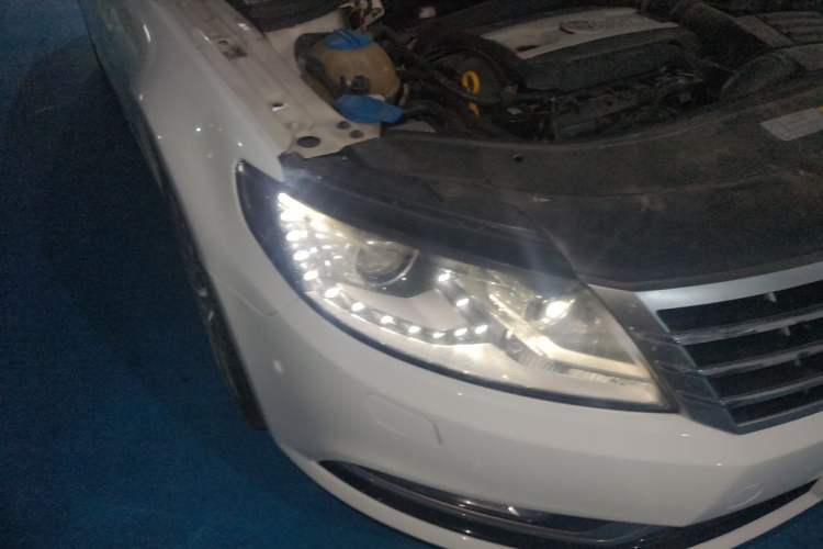 Used Volkswagen FAW-Volkswagen CC 2015 2.0 TSI Ultimate Model Right Front Headlight