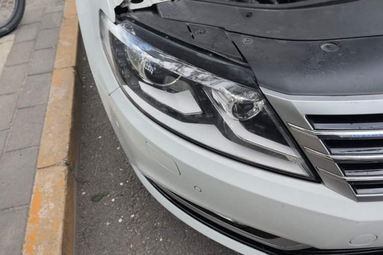 Used Volkswagen FAW-Volkswagen CC 2015 1.8TSI Luxury Model Right Front Headlight
