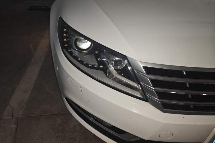 Used Volkswagen FAW-Volkswagen CC 2015 1.8TSI Luxury Model Right Front Headlight