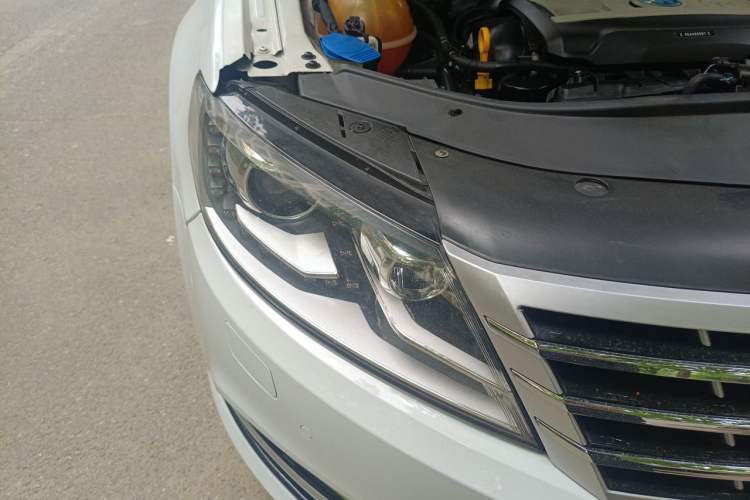 Used Volkswagen FAW-Volkswagen CC 2015 1.8TSI Luxury Model Right Front Headlight