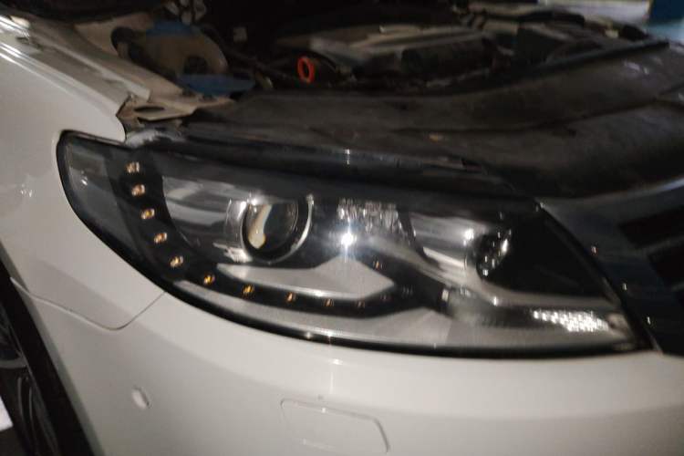 Used Volkswagen FAW-Volkswagen CC 2015 1.8TSI Luxury Model Right Front Headlight