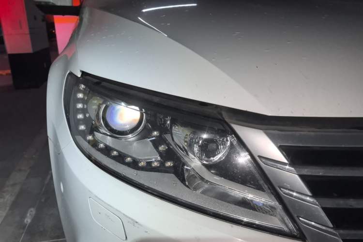 Used Volkswagen FAW-Volkswagen CC 2015 1.8TSI Luxury Model Right Front Headlight