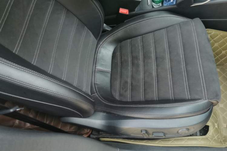 Used Volkswagen FAW-Volkswagen CC 2015 1.8TSI Luxury Model Right Front Seat