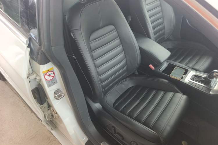 Used Volkswagen FAW-Volkswagen CC 2015 1.8TSI Prestige Model Right Front Seat