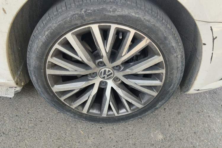 Used Volkswagen FAW-Volkswagen CC 2015 2.0 TSI Ultimate Model Right Front Wheel Hub