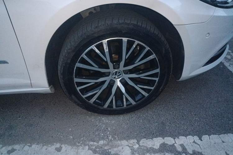 Used Volkswagen FAW-Volkswagen CC 2015 1.8TSI Luxury Model Right Front Wheel Hub