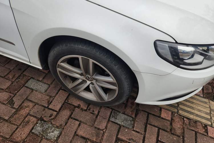 Used Volkswagen FAW-Volkswagen CC 2015 1.8TSI Luxury Model Right Front Wheel Hub