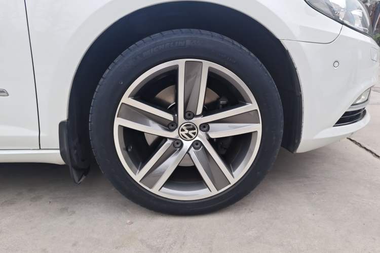 Used Volkswagen FAW-Volkswagen CC 2015 1.8TSI Luxury Model Right Front Wheel Hub