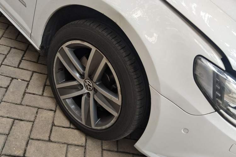 Used Volkswagen FAW-Volkswagen CC 2015 1.8TSI Luxury Model Right Front Wheel Hub
