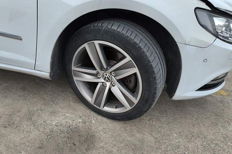 Used Volkswagen FAW-Volkswagen CC 2015 2.0 TSI Luxury Model Right Front Wheel Hub