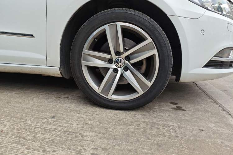Used Volkswagen FAW-Volkswagen CC 2015 1.8TSI Luxury Model Right Front Wheel Hub
