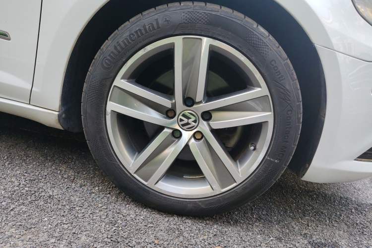 Used Volkswagen FAW-Volkswagen CC 2015 1.8TSI Luxury Model Right Front Wheel Hub