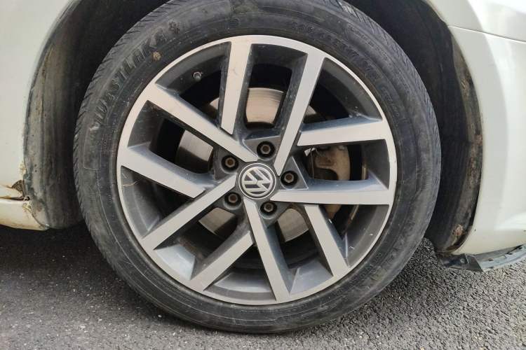 Used Volkswagen FAW-Volkswagen CC 2015 1.8TSI Luxury Model Right Front Wheel Hub