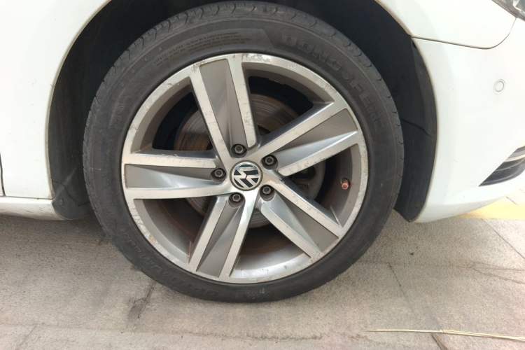 Used Volkswagen FAW-Volkswagen CC 2015 1.8TSI Luxury Model Right Front Wheel Hub