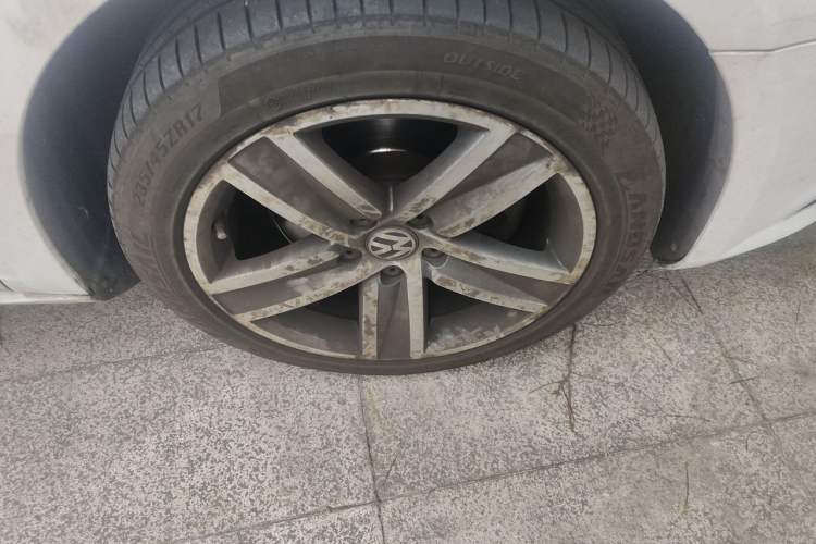 Used Volkswagen FAW-Volkswagen CC 2015 1.8TSI Luxury Model Right Front Wheel Hub