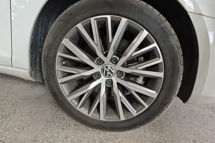Used Volkswagen FAW-Volkswagen CC 2015 2.0 TSI Ultimate Model Right Front Wheel Hub