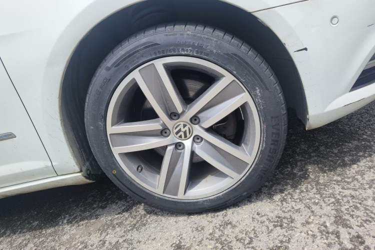 Used Volkswagen FAW-Volkswagen CC 2015 1.8TSI Luxury Model Right Front Wheel Hub