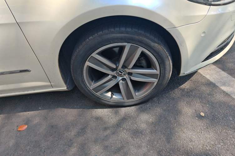 Used Volkswagen FAW-Volkswagen CC 2015 1.8TSI Luxury Model Right Front Wheel Hub