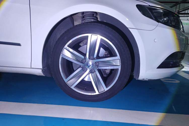 Used Volkswagen FAW-Volkswagen CC 2015 1.8TSI Luxury Model Right Front Wheel Hub