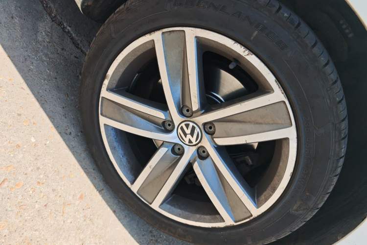 Used Volkswagen FAW-Volkswagen CC 2015 1.8TSI Luxury Model Right Front Wheel Hub