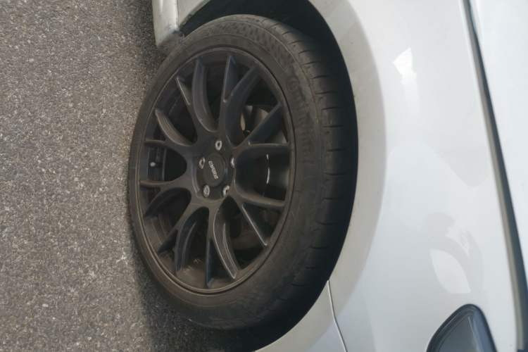 Used Volkswagen FAW-Volkswagen CC 2015 2.0 TSI Luxury Model Right Front Wheel Hub